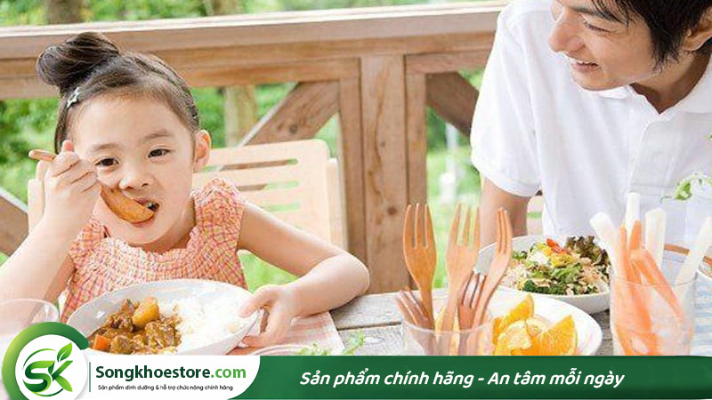 bo-sung-axit-amin-cho-tre-bang-cach-nao