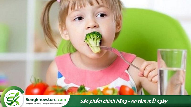 can-bo-sung-axit-amin-nao-cho-tre